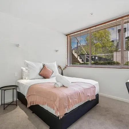Tranquil Modern Studio